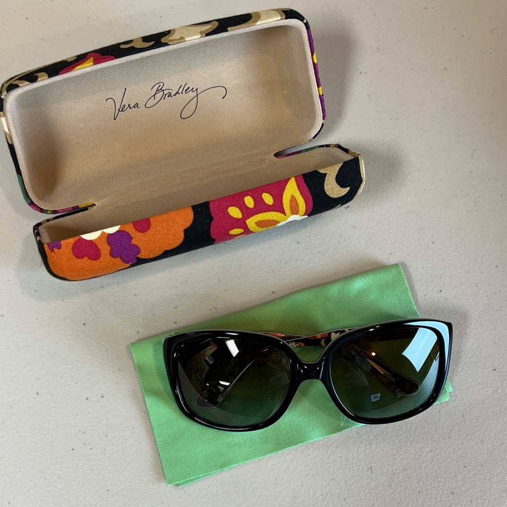 Vera Bradley Black Suzani Sunglasses with Case Scratch free like new